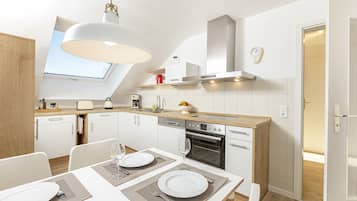 Fridge, oven, stovetop, dishwasher