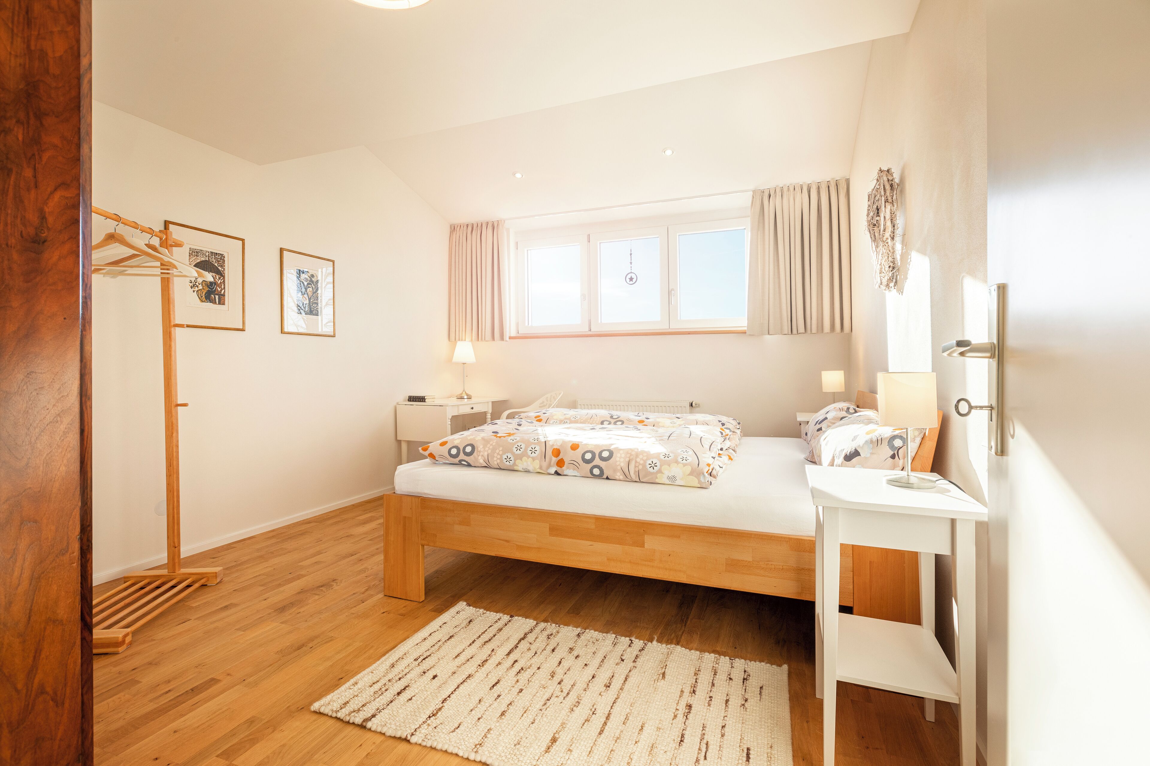 2 soverom, skrivebord, strykejern/-brett og wi-fi