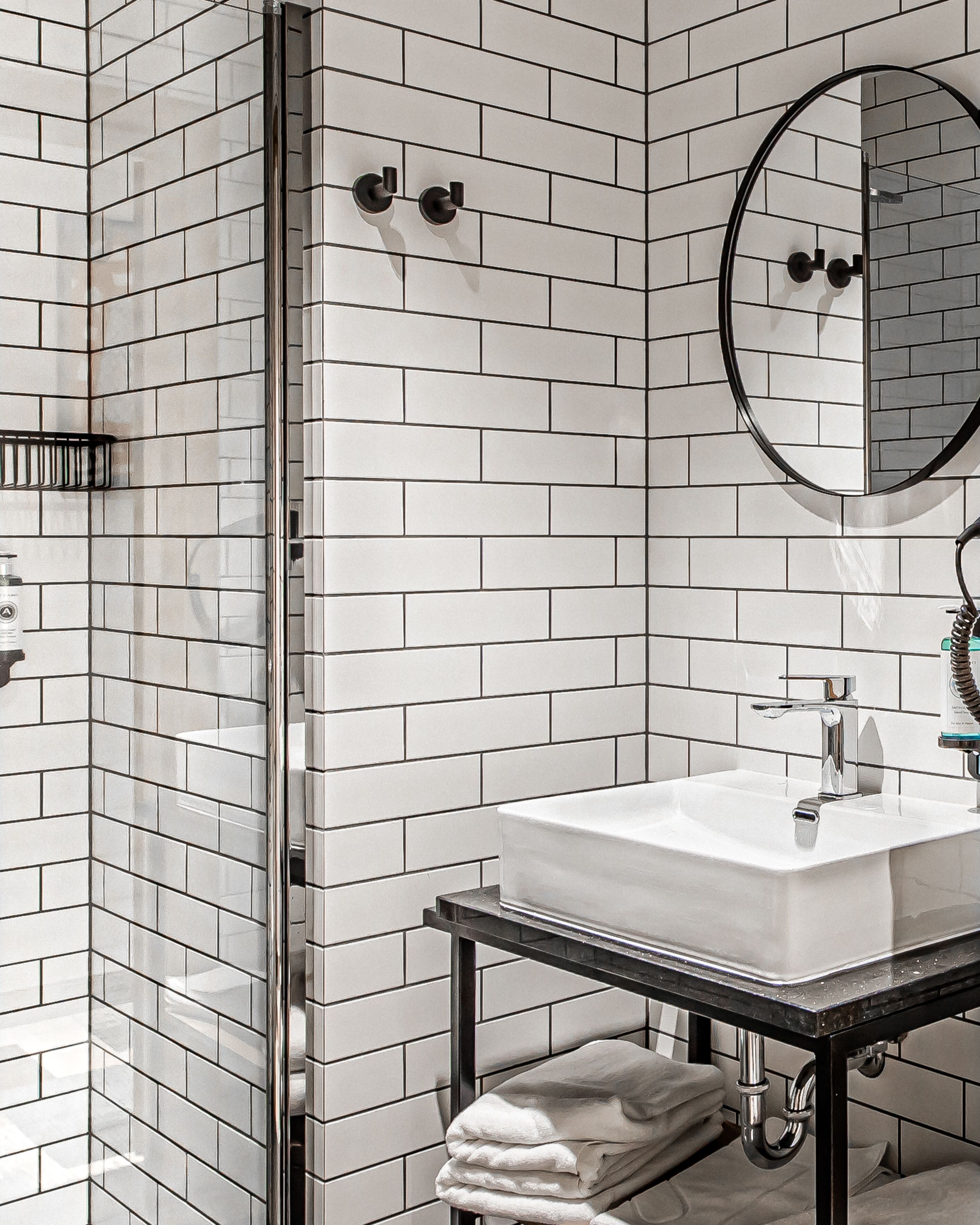 Standard-Doppel- oder -Zweibettzimmer | Badezimmer | Kostenlose Toilettenartikel, Haartrockner, Handtücher