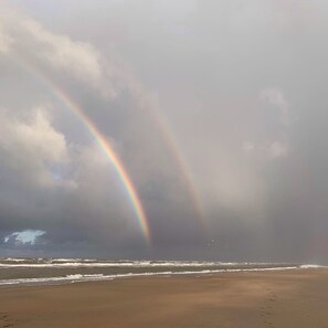 Accommodatie ligt op het strand, strandlakens
