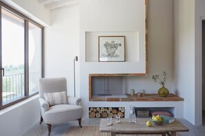 Villa, 2 chambres | Aire de séjour | Téléviseur à écran plat