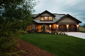 Exterior - Tanager Court Exclusive Tributary Luxury Home Open Layout Grand Teton Views (Driggs)