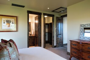 5 bedrooms, iron/ironing board, travel crib, free WiFi - Tanager Court Exclusive Tributary Luxury Home Open Layout Grand Teton Views (Driggs)