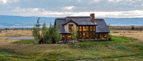 المنشأة من الخارج