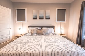 4 bedrooms, desk, iron/ironing board, travel crib