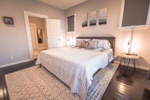 4 Schlafzimmer, Schreibtisch, Bügeleisen/Bügelbrett, Reisekinderbett