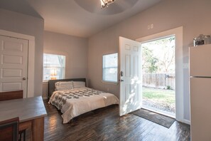 4 bedrooms, desk, iron/ironing board, travel crib