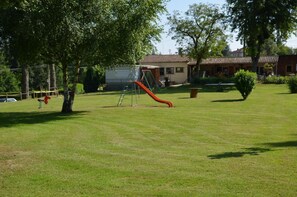 Children’s play area – outdoor