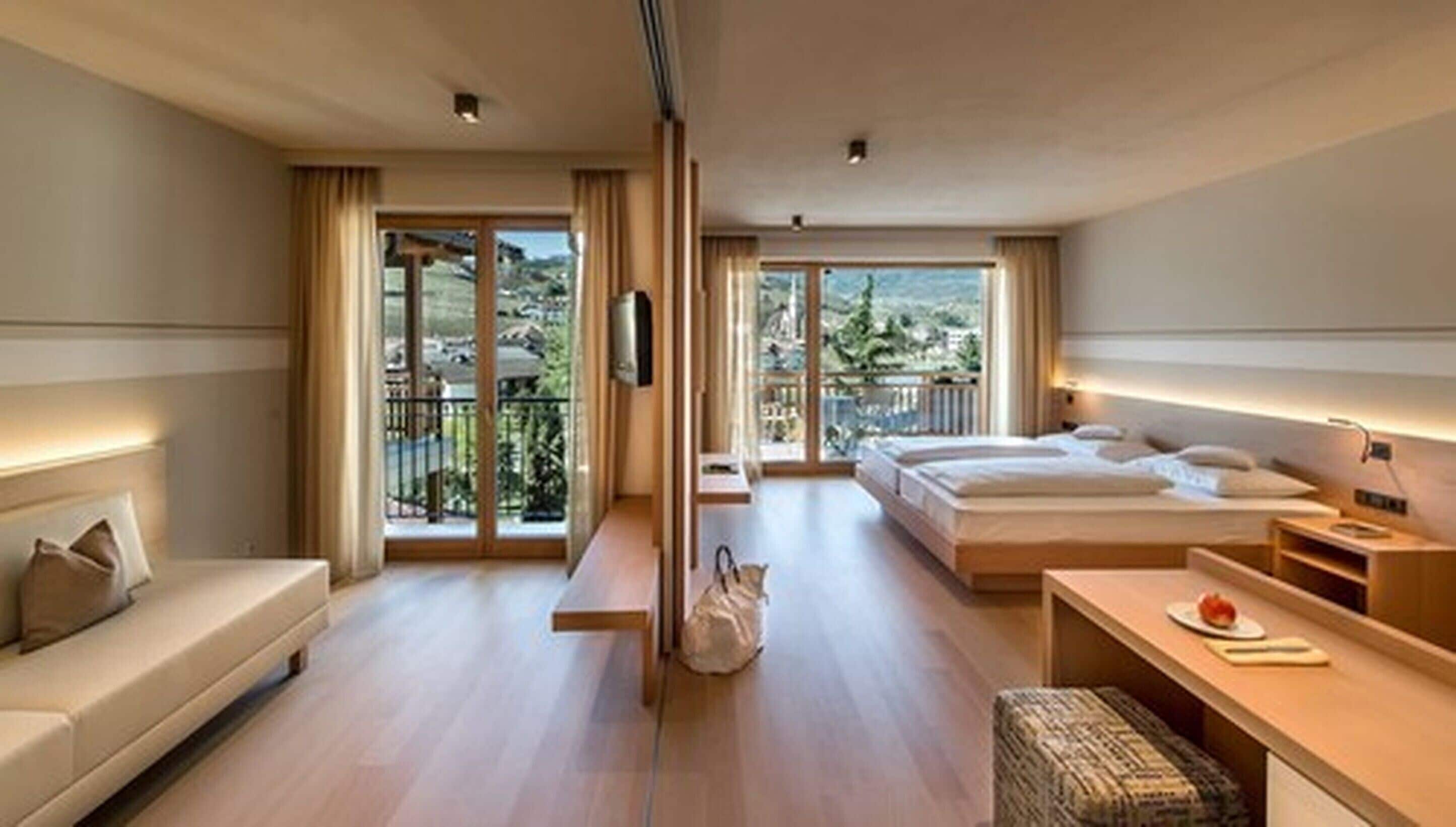 Suite sénior | Ropa de cama hipoalergénica, caja fuerte, decoración individual