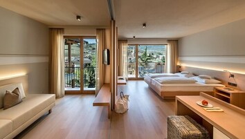 Senior Suite | Hypo-allergenic bedding, in-room safe, individually decorated