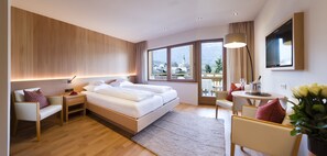 Comfort Double Room | Hypo-allergenic bedding, in-room safe, individually decorated - Hotel Spitaler (Appiano Sulla Strada del Vino)