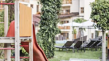 Children’s play area – outdoor