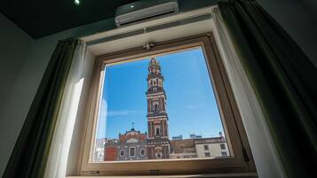 Junior Studio Suite, Annex Building | Desk, cribs/infant beds, free WiFi