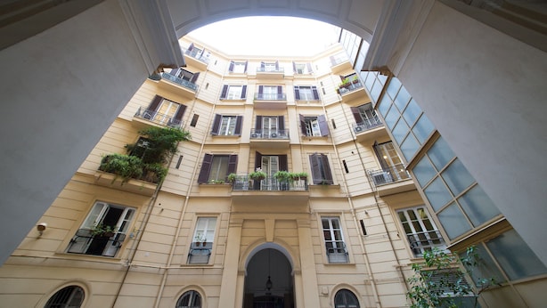 A multi-story building with balconies, large windows, and an arched entrance. - PC Boutique H Loggia by ClaPa Group Dislocated Hospitality (Naples)