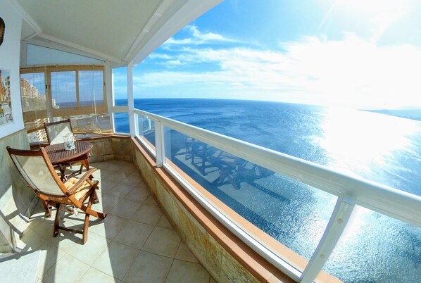 Property grounds - You and the Ocean... 2-bedroom apartment with sea view and pool (Tabaiba)
