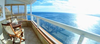 You and the Ocean... 2-bedroom apartment with sea view and pool