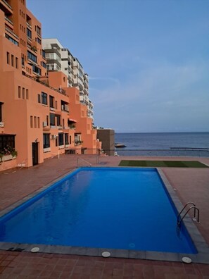 Outdoor pool - You and the Ocean... 2-bedroom apartment with sea view and pool (Tabaiba)