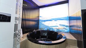 Luxury Suite with whirlpool bath, separate building market square | Room amenity - Royal House Napoli Centro "by ClaPa Group Dislocated Hospitality (Naples)