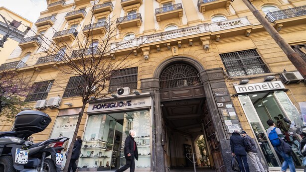A building with a storefront named 'PONSIGLIONE dal 1905' and a 'monella' sign. - Royal House Napoli Centro "by ClaPa Group Dislocated Hospitality (Naples)