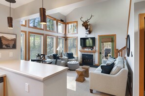 Smart TV, fireplace, DVD player