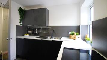 Apartment 8 No.24 St Thomas Road | Private kitchen | Fridge, microwave, oven, cookware/dishes/utensils