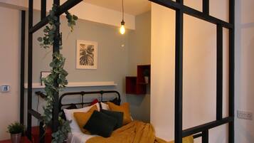 Apartment 13 - No 24. St Thomas Road | 1 bedroom, free WiFi, bed sheets