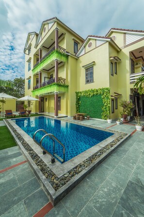 Outdoor pool - A Bong Villa (Da Nang)