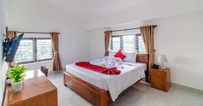 Desk, laptop workspace, soundproofing, iron/ironing board - A Bong Villa (Da Nang)