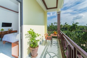 Habitación Deluxe doble, vistas a la piscina | Vistas del balcón