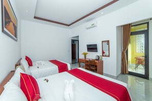 Deluxe Twin Room, Pool View - A Bong Villa (Da Nang)