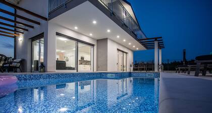 Villa Jelena • 4 stars • families • couples • barrier-free • pool • grill