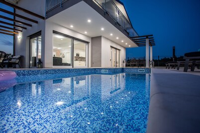 Villa Jelena | 4-star villa with heated pool, privacy & barbecue house