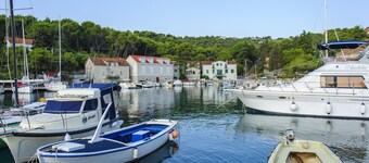 LUXURY: VILLA on the SEA, POOL & BEACH BIKE & KAYAK & PRESENT