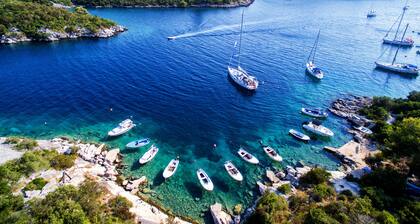 LUXURY: VILLA merellä, uima-altaalla ja rannan pyörällä & KAYAK & nykyinen