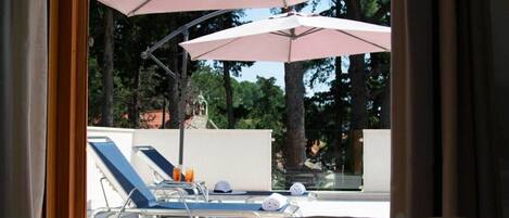 4 bedrooms, in-room safe, iron/ironing board, WiFi
