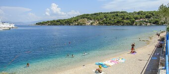 LUXURY: VILLA on the SEA, POOL & BEACH BIKE & KAYAK & PRESENT