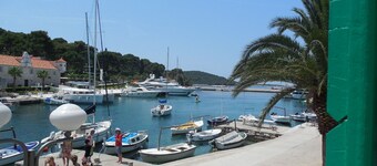 LUXURY: VILLA on the SEA, POOL & BEACH BIKE & KAYAK & PRESENT