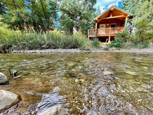 Secluded Creekside Cabins 
