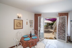 Villa, 5 Bedrooms | In-room dining - Casa Albatros (Praiano)