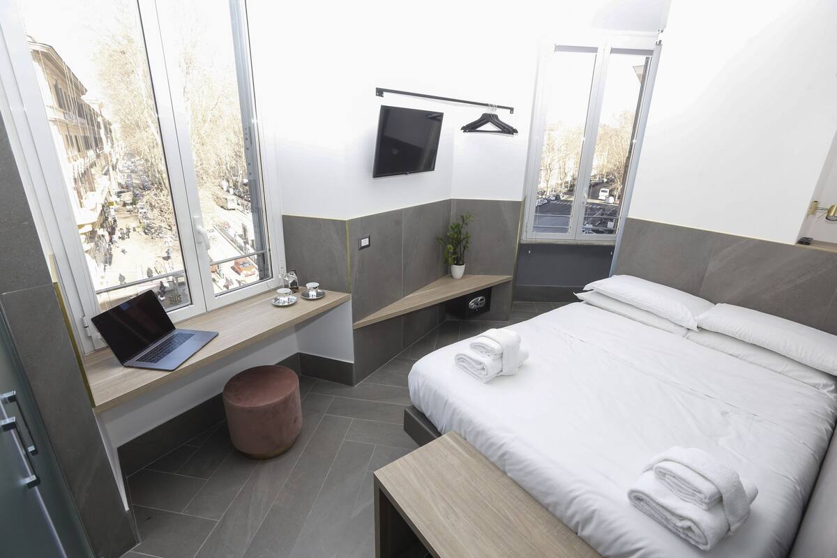 Basic Room, City View | 羽绒被、记忆海绵床垫、客房内保险箱、办公桌