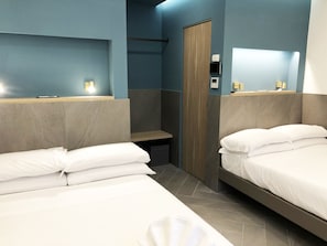 Basic Quadruple Room - Ottaviano Smart Rooms (Rome)