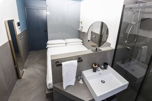 Basic Room, City View | Bathroom - Ottaviano Smart Rooms (Rome)