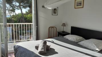 2 bedrooms, iron/ironing board, travel crib, free WiFi