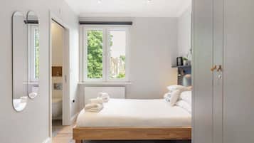 1 bedroom, desk, iron/ironing board, Internet