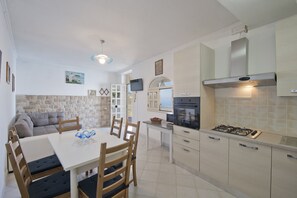 Apartment, 3 Bedrooms | Private kitchen