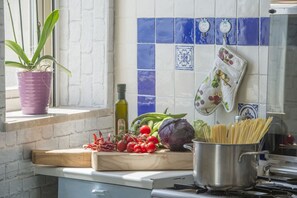 Apartment, 3 Bedrooms | Private kitchen