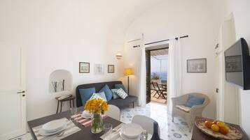 Apartamento, 1 quarto | Área de estar | TV de tela plana