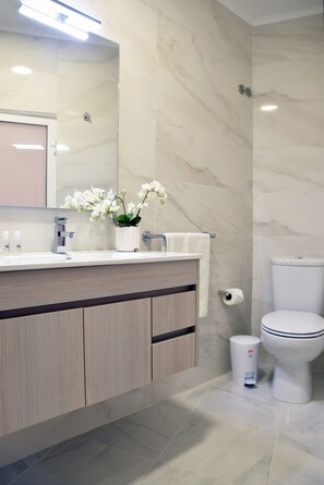 Quadruple Room | Bilik Mandi | Tuala disediakan 