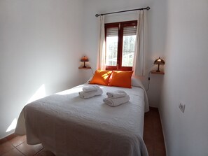 3 bedrooms, desk, iron/ironing board, travel cot