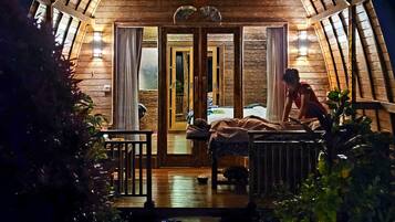 Lumbung Suite | Massage in accommodation